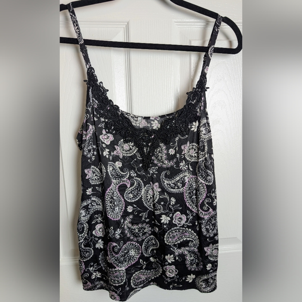 Source Unknown Black and White Paisley Tank Top